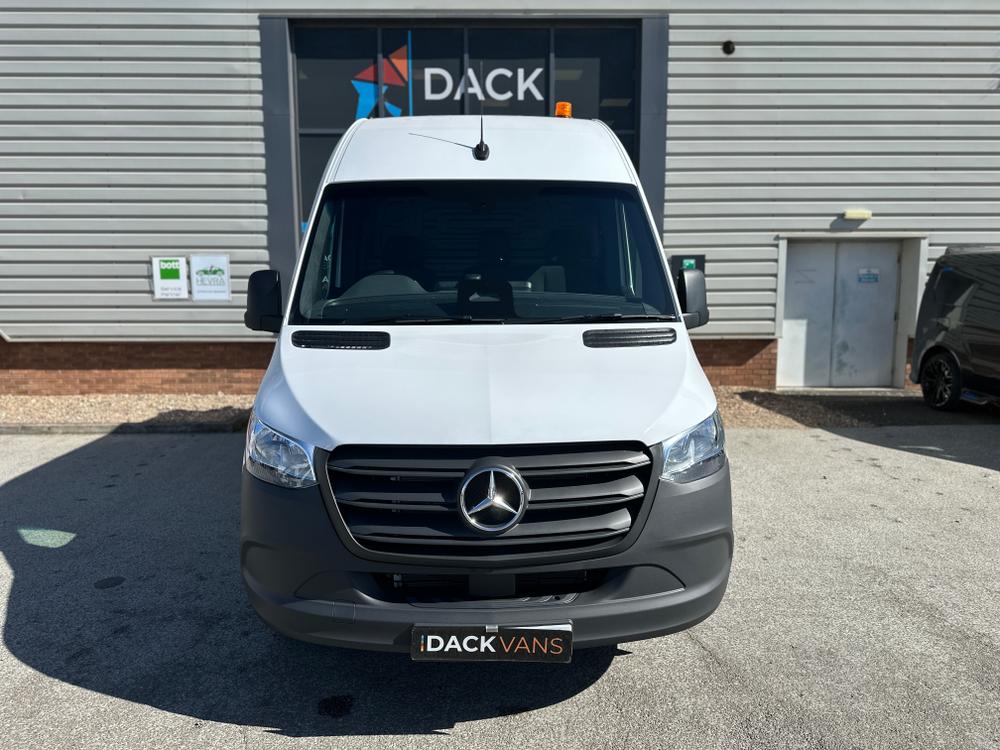 Mercedes-Benz Sprinter Photo bc43c92e-bb73-494f-a59a-6cbedb7017c6.jpg