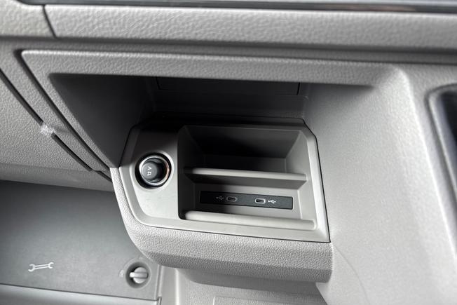VOLKSWAGEN Crafter Photo 24