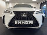 Lexus UX Photo 1