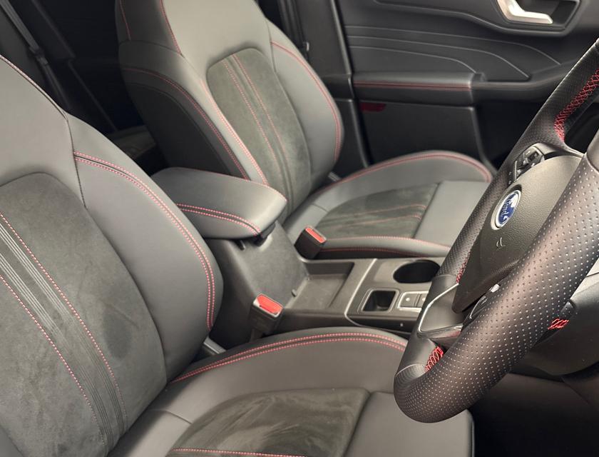 Ford Kuga Photo bc5ab9e7-997b-4f41-8ebd-7775ed43c47e.jpg