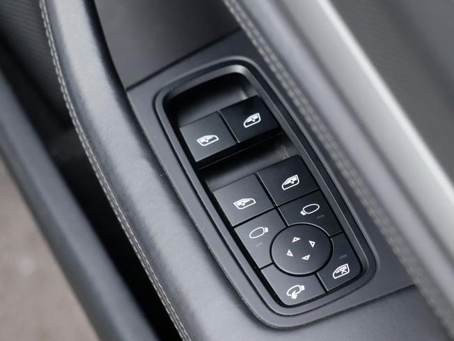 PORSCHE Taycan Photo 33
