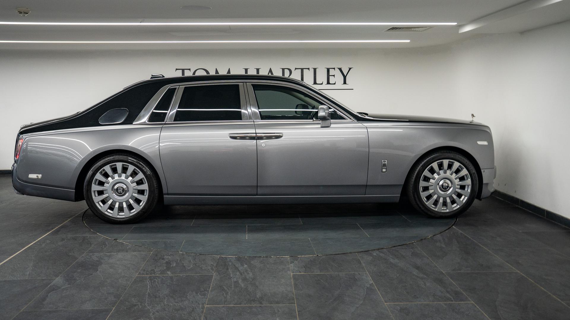 Rolls-Royce Phantom Photo bc68179b-892c-44bd-9f8a-bcff2f705a40.jpg