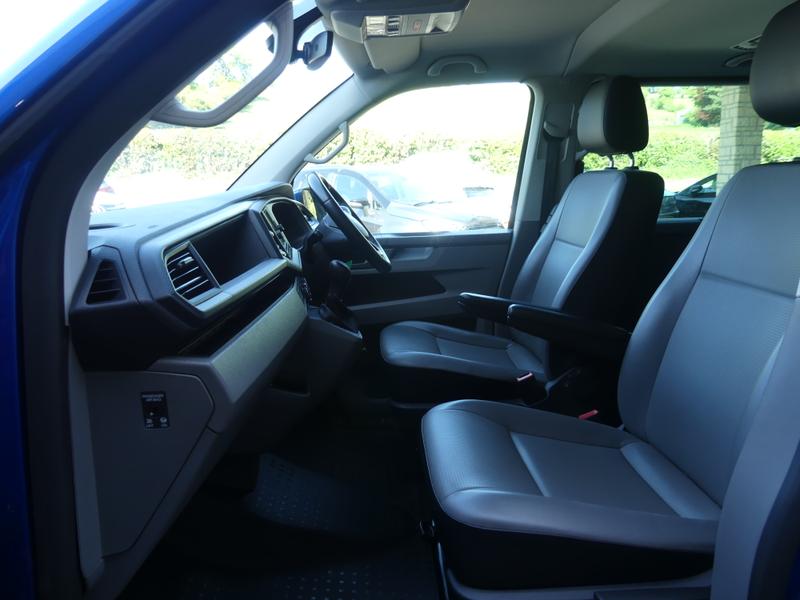 Volkswagen Transporter Shuttle Photo bc69fd1c-f28c-465b-8774-13c4964d141b.jpg
