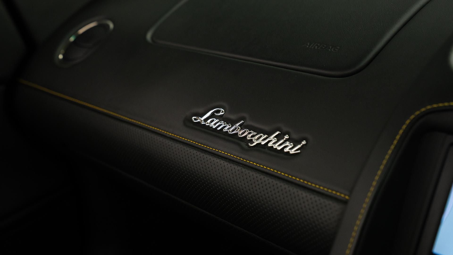 LAMBORGHINI Gallardo Photo bc7276fe-23db-41e9-8fac-3ce8e3ca69e9.jpg