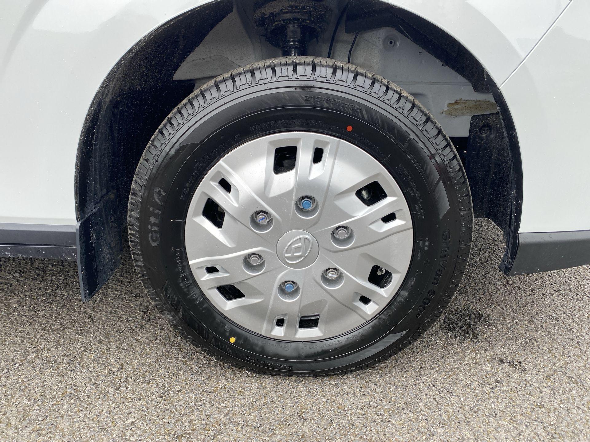2026 MAXUS DELIVER 7 L2 FWD 2.0 D20 H1 150 - vehicle photo 8 for sale on PureCar