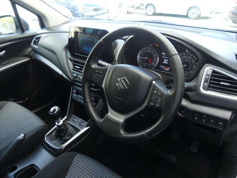 Suzuki S-Cross Photo bc9c13fc-21c8-44eb-b52f-a7c9812861fe.jpg