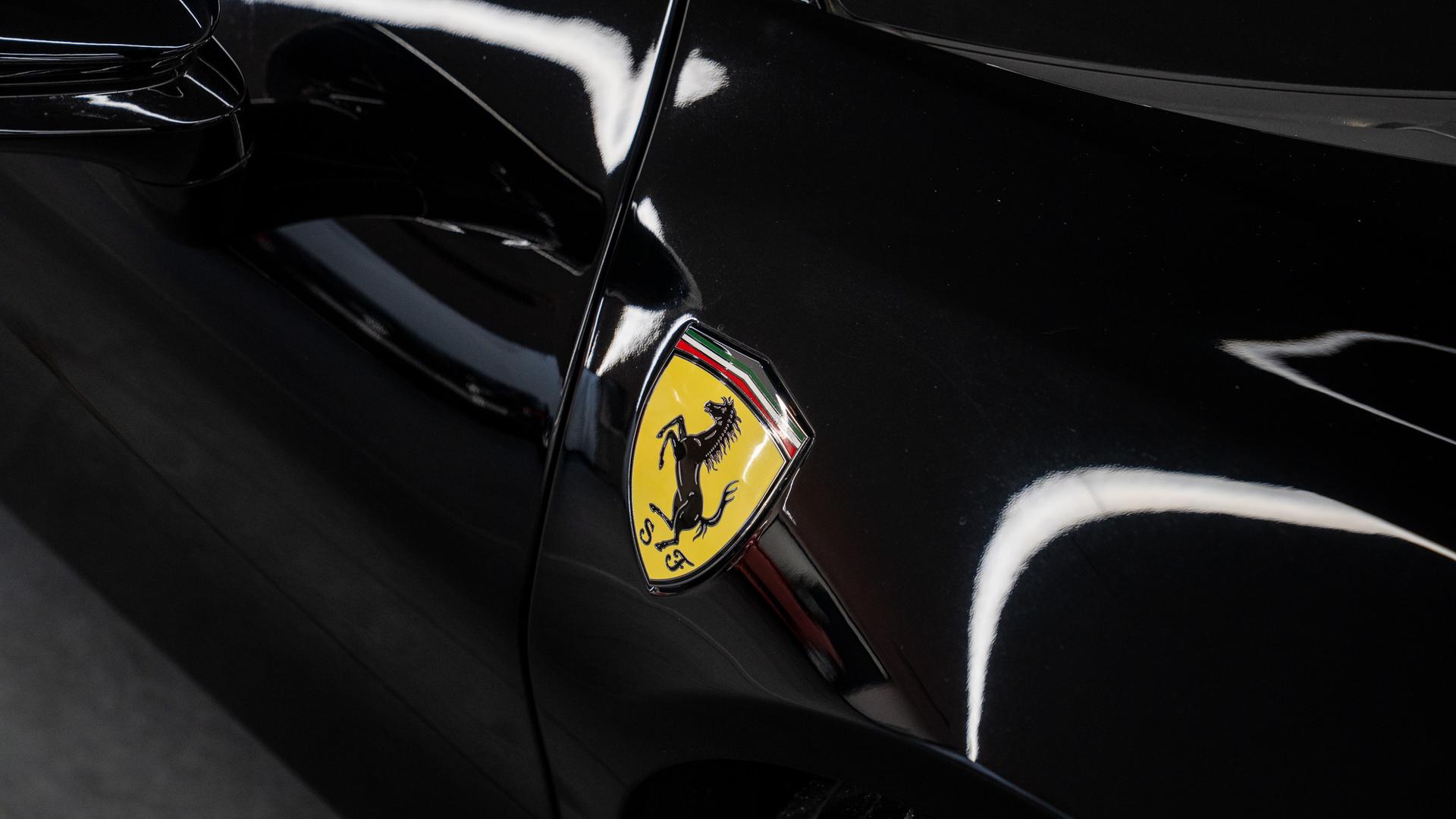 Ferrari SF90 Photo bcabdacc-3939-491f-9601-7dd3f97abd53.jpg