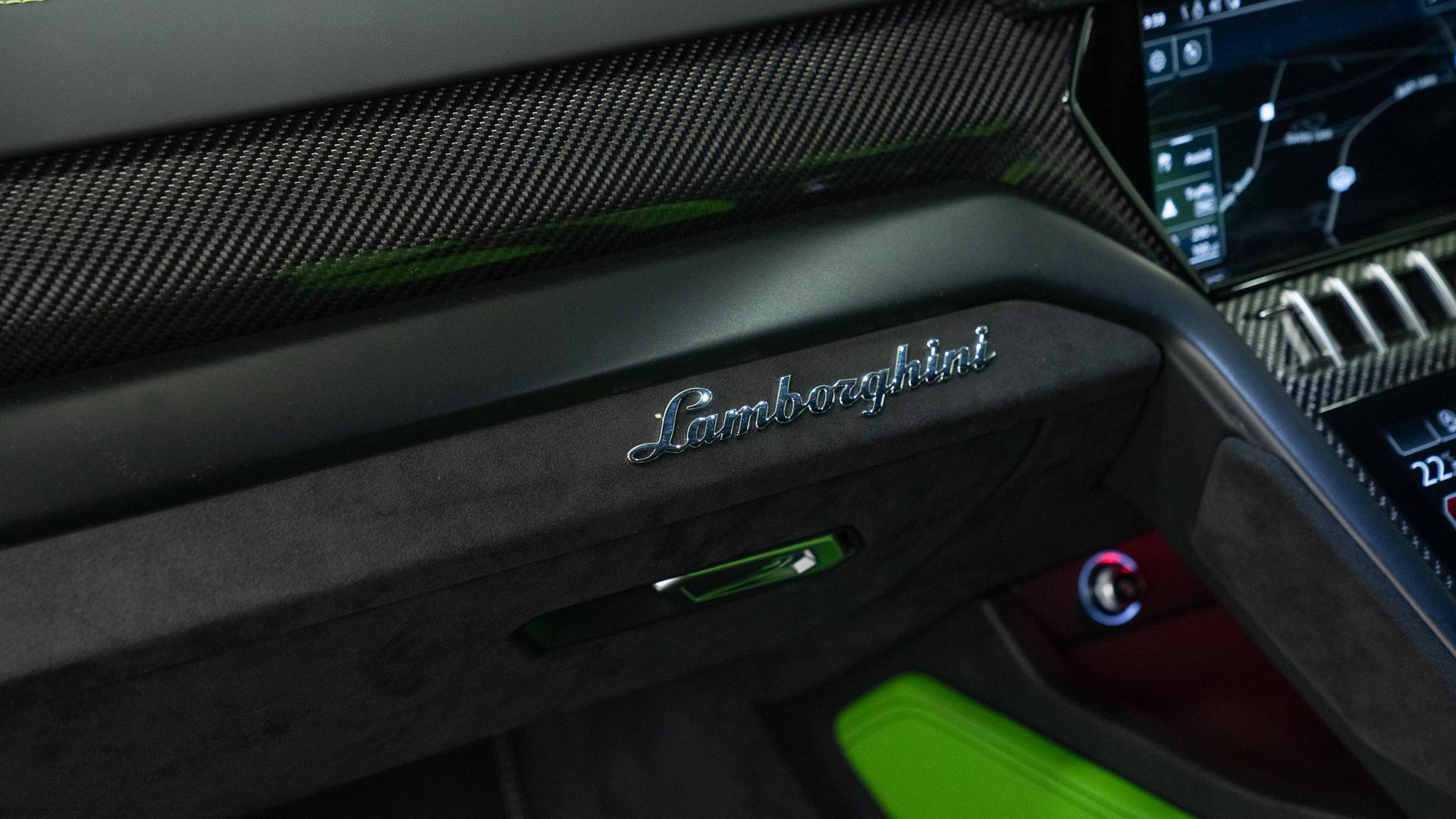 LAMBORGHINI Urus Photo bcd095c2-60a3-4911-b3ad-caeb1332322d.jpg