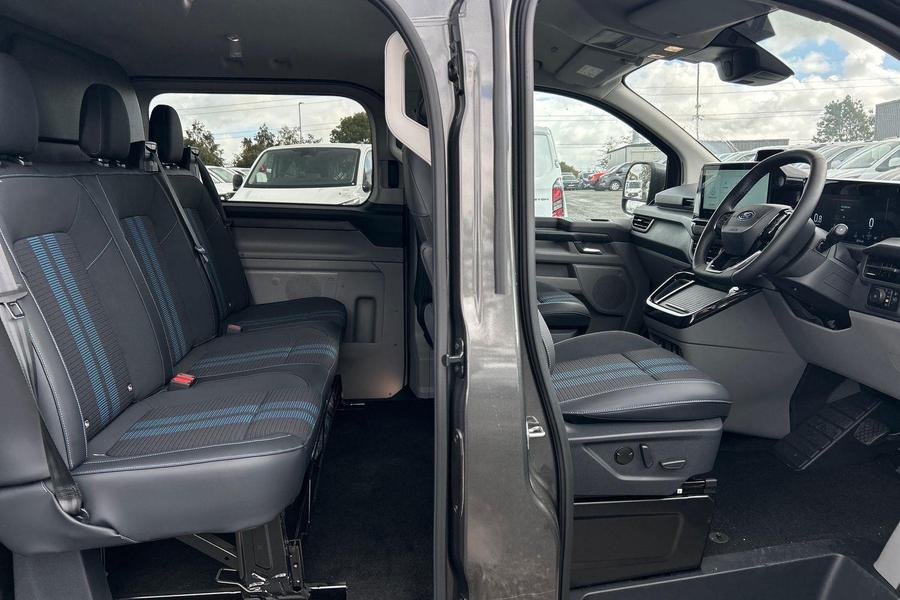 Ford TRANSIT CUSTOM Photo bcd6a60d-5816-4051-8ea0-cf13174a7190.jpg