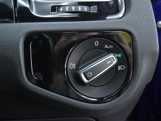 Volkswagen Golf Photo bce045ac-875b-4aa8-aaee-df176b940487.jpg