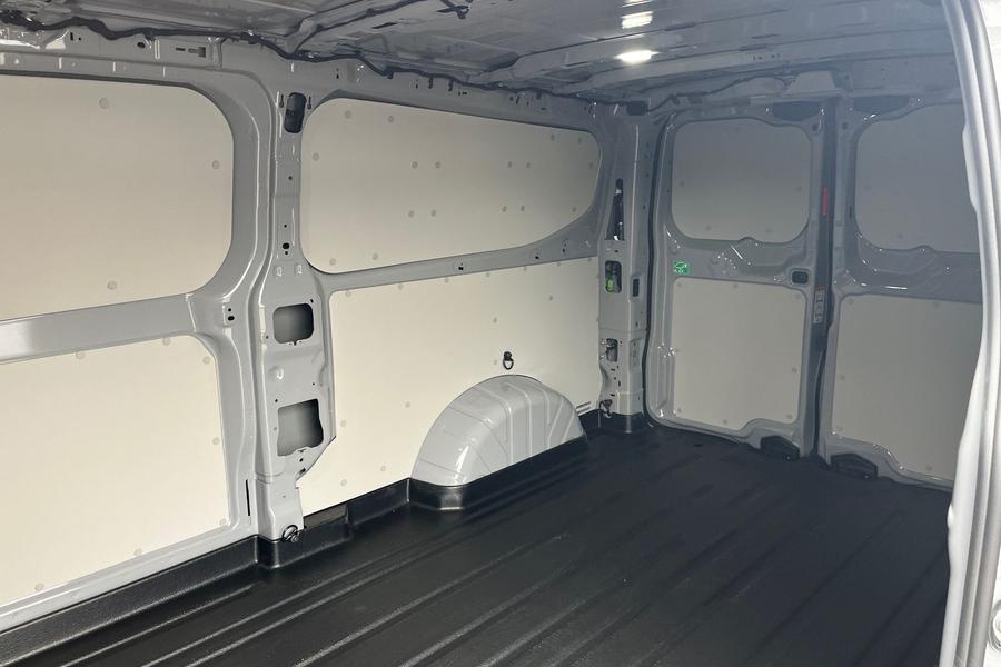 Ford TRANSIT CUSTOM Photo bce09668-20f1-4a20-833b-eb6947e05dc4.jpg