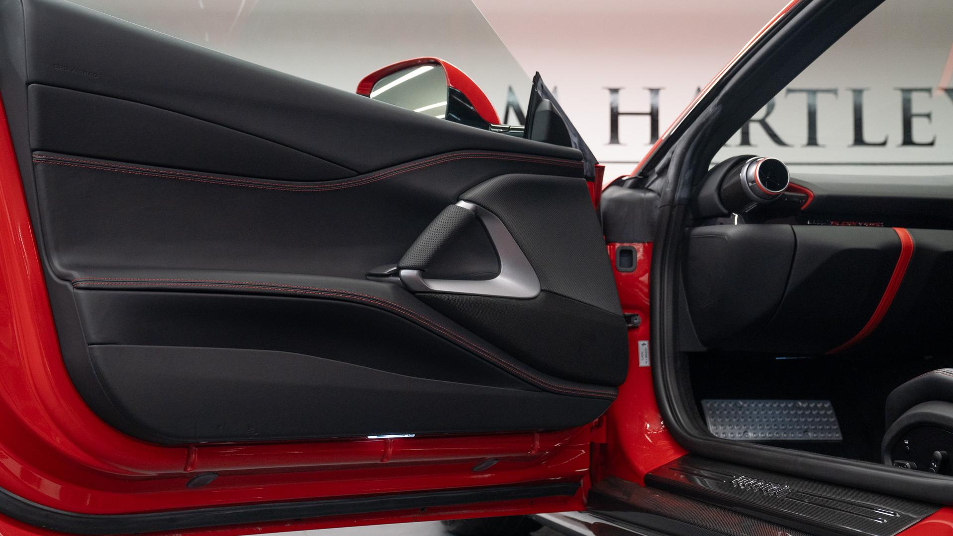 Ferrari 812 Photo bce154c8-a2f4-4250-858a-6e2d690adb0c.jpg
