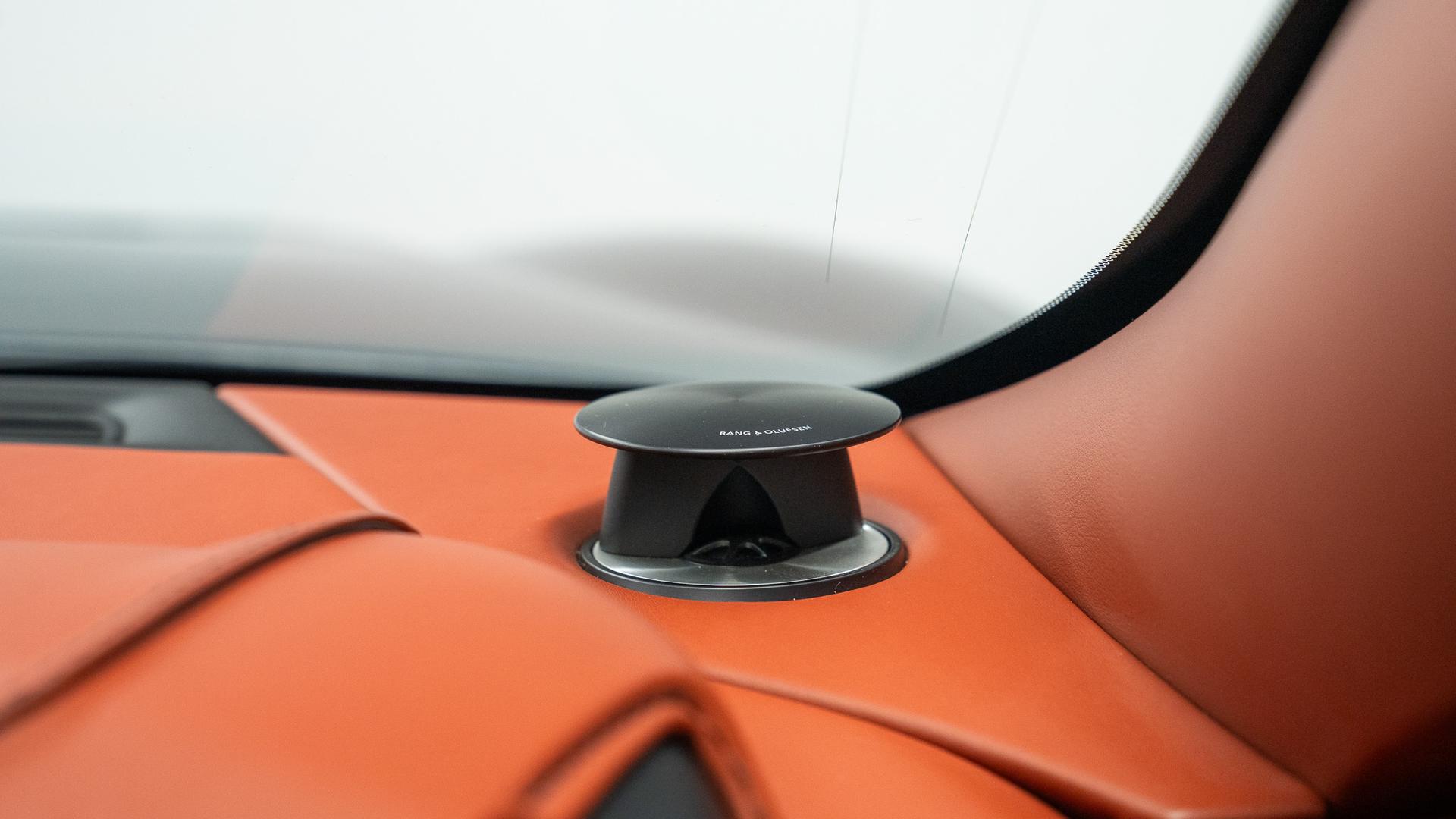 Aston Martin DBS Photo bcf54834-2892-4454-b4a3-cf9d66df4fd9.jpg