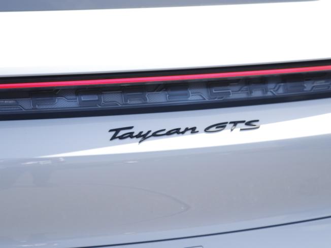 PORSCHE Taycan Photo 7