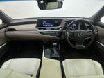 Lexus ES Photo 11