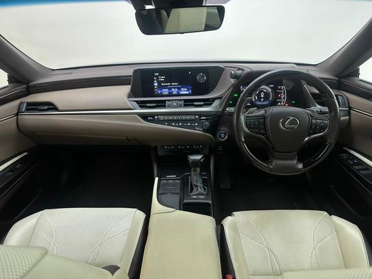 Lexus ES Photo bcff3812-04b8-4321-a1ca-ca0b4453773c.jpg