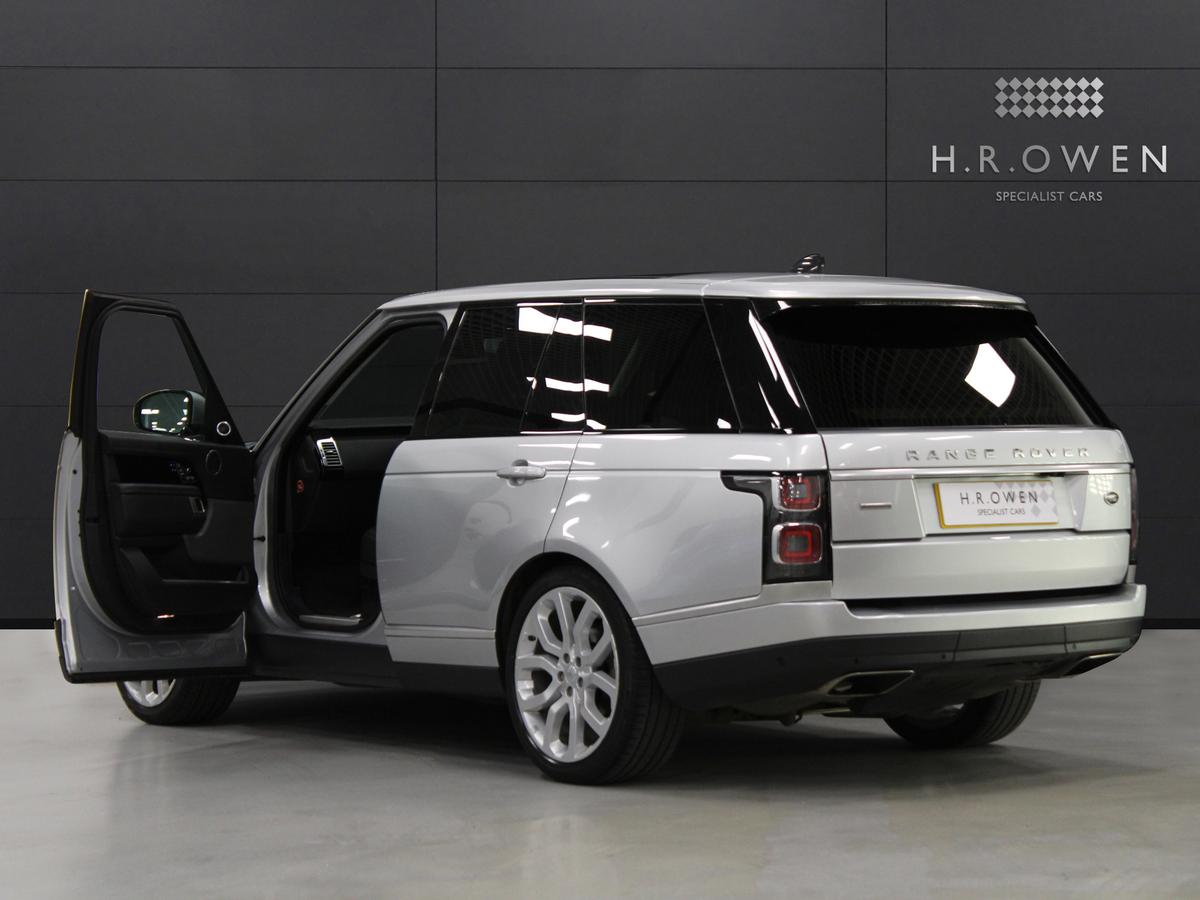 Used 2018 LAND ROVER RANGE ROVER AUTOBIOGRAPHY £39,950 at H.R. Owen
