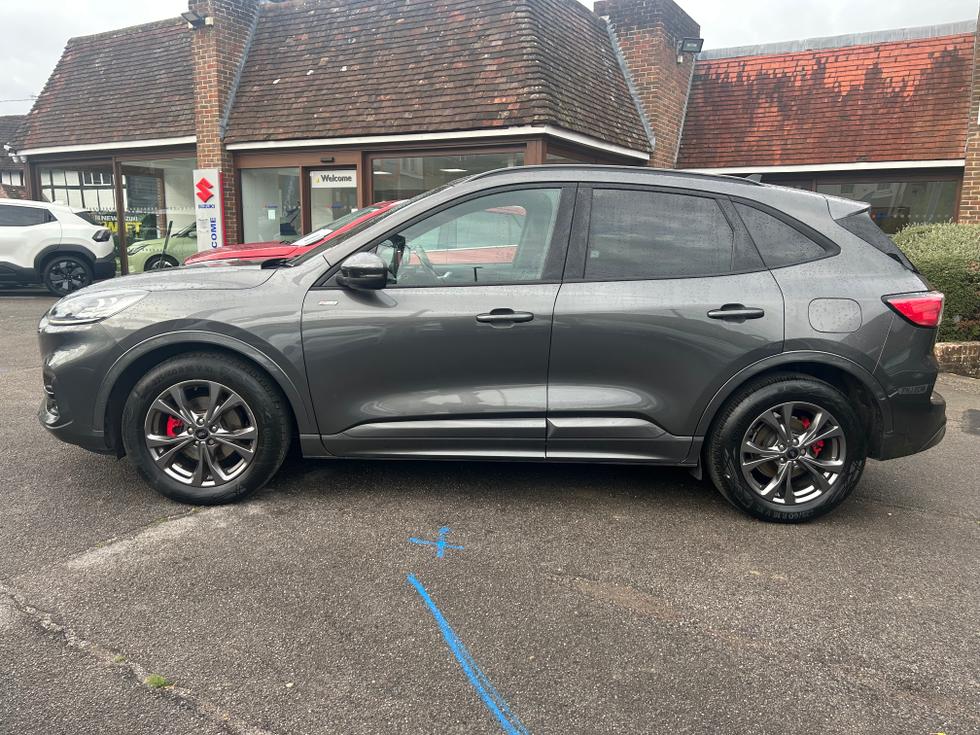 Ford Kuga Photo bd04fcf5-ce8b-43ce-bdc0-1f90cc210997.jpeg