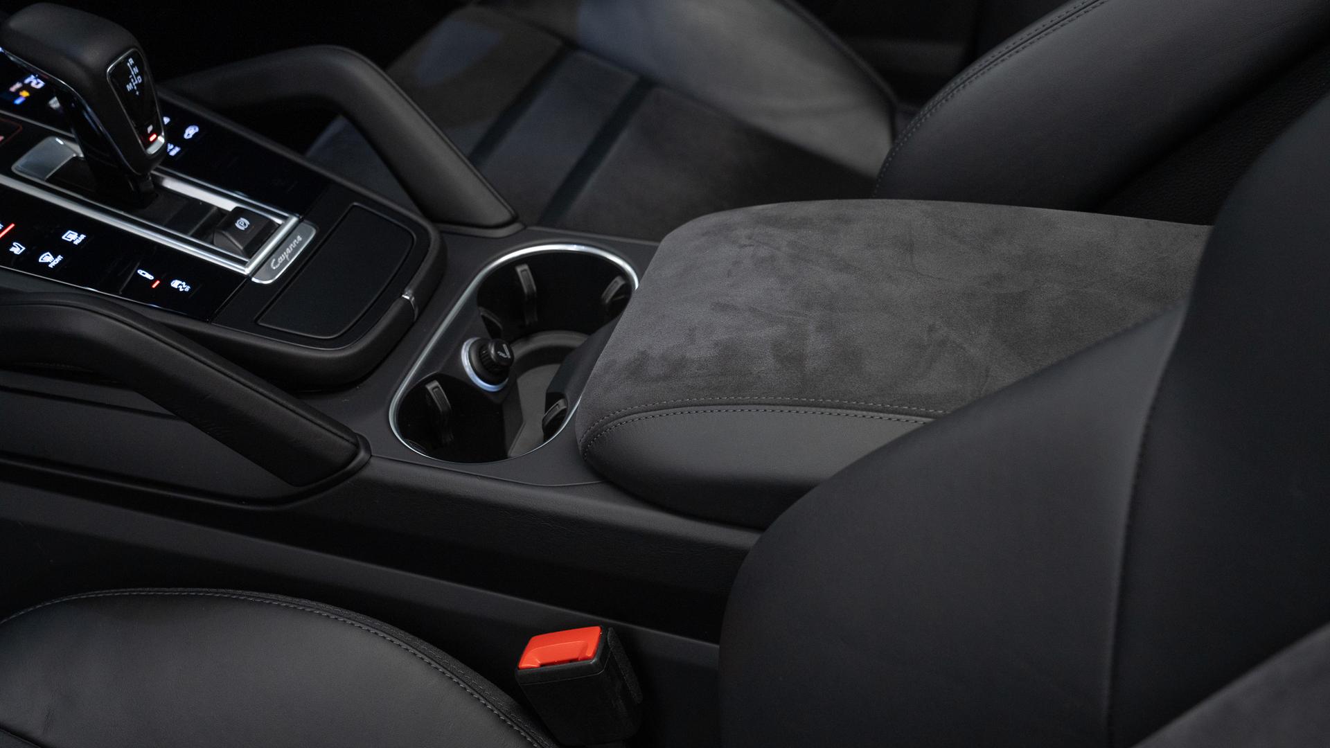 Porsche Cayenne Photo bd09321b-8300-4674-88f2-75d49a1adb71.jpg