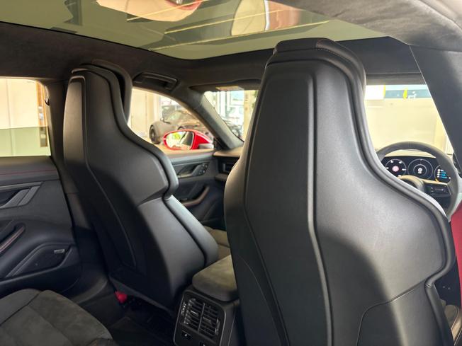 PORSCHE Taycan Photo 33