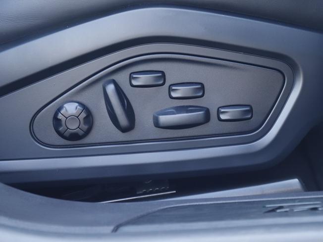 PORSCHE Taycan Photo 21