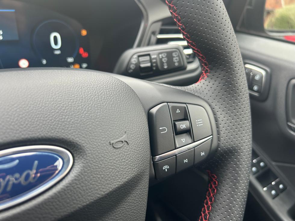 Ford Kuga Photo bd63b55c-7c9e-468a-b253-a5d9002e6ea1.jpeg