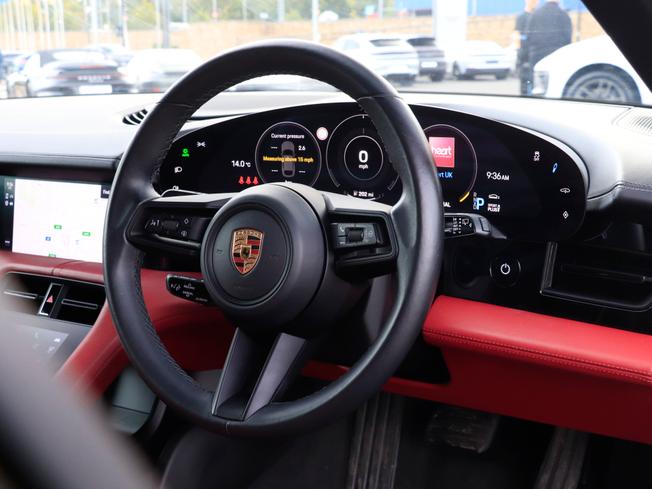 PORSCHE Taycan Photo 14