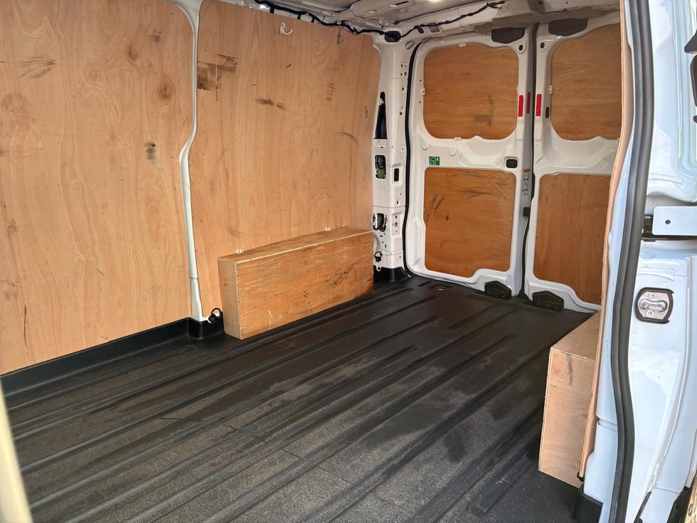 Ford Transit Custom Photo bd94f191-ae0b-4497-8750-e101bebc0cd0.jpeg
