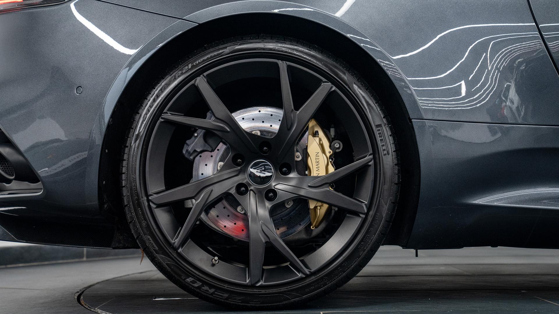 Aston Martin DBS Photo bd99f719-77eb-4184-8835-c5909a064a37.jpg