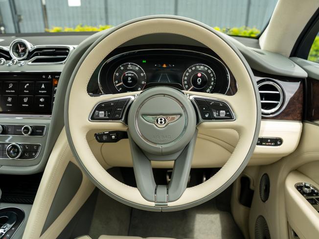 BENTLEY Bentayga Photo 19
