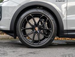 Porsche Cayenne Photo 4