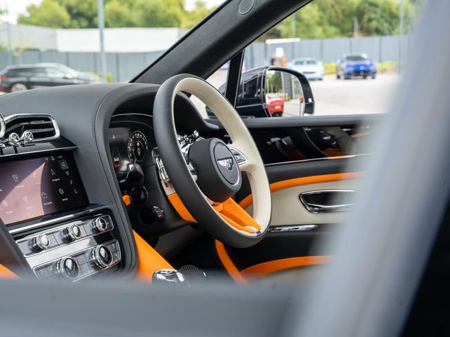 BENTLEY Bentayga Photo 12