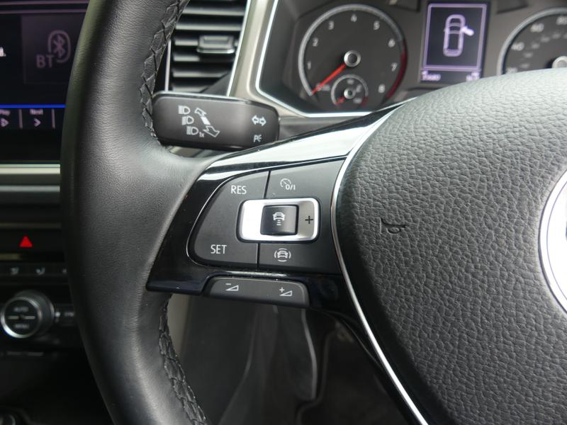 Volkswagen T-Roc Photo bdb6b253-6a73-4bfe-84c3-2d0ce309488f.jpg