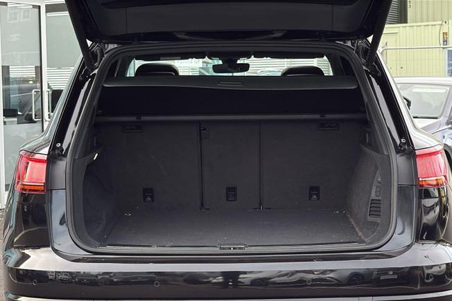 VOLKSWAGEN Touareg Photo 12