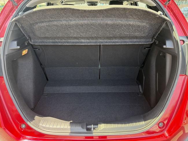 Honda Jazz Photo bddd7a62-a61b-4abc-bcbc-9c72e1ed3bc5.jpg