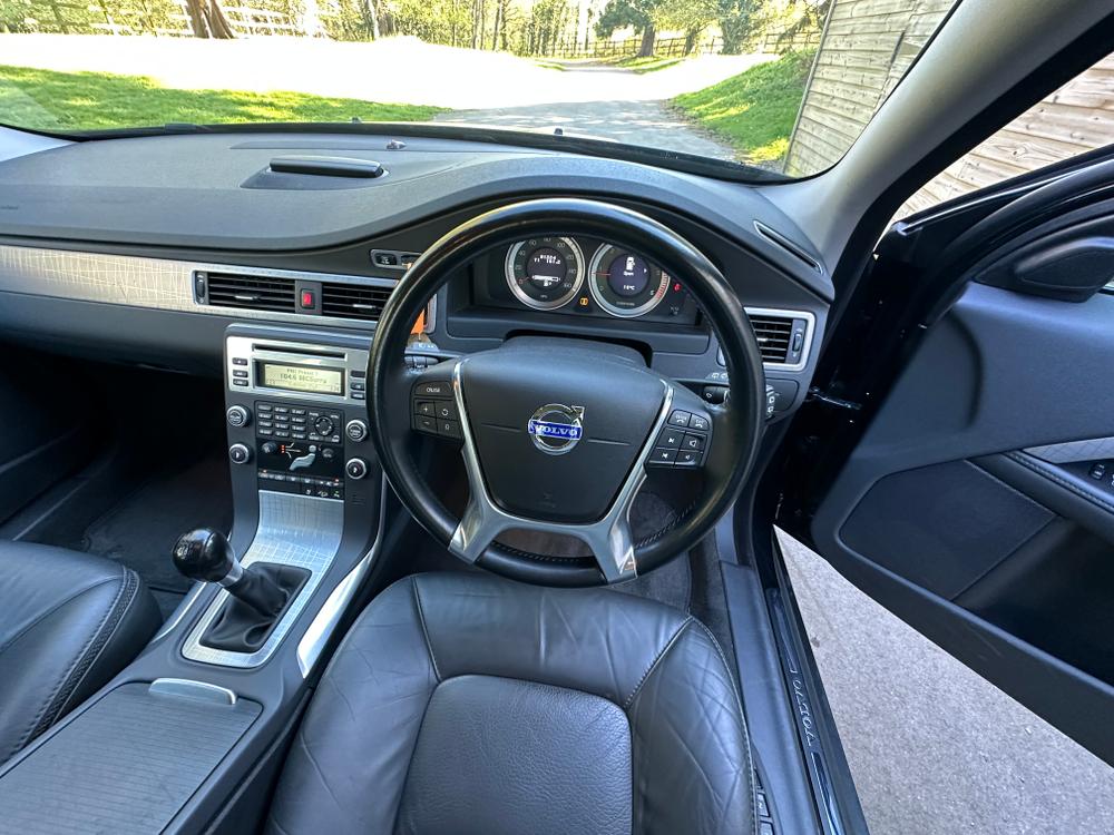 Used Volvo XC70 RE11DBU 25
