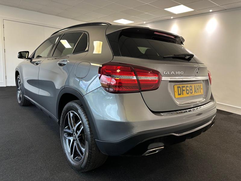 Mercedes-Benz GLA Photo bde5d1f5-537e-48c0-94fa-4040508d6bed.jpg