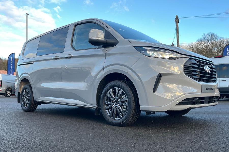 Ford TRANSIT CUSTOM Photo bdf0965d-bfde-4f87-819c-4e15b9091486.jpg