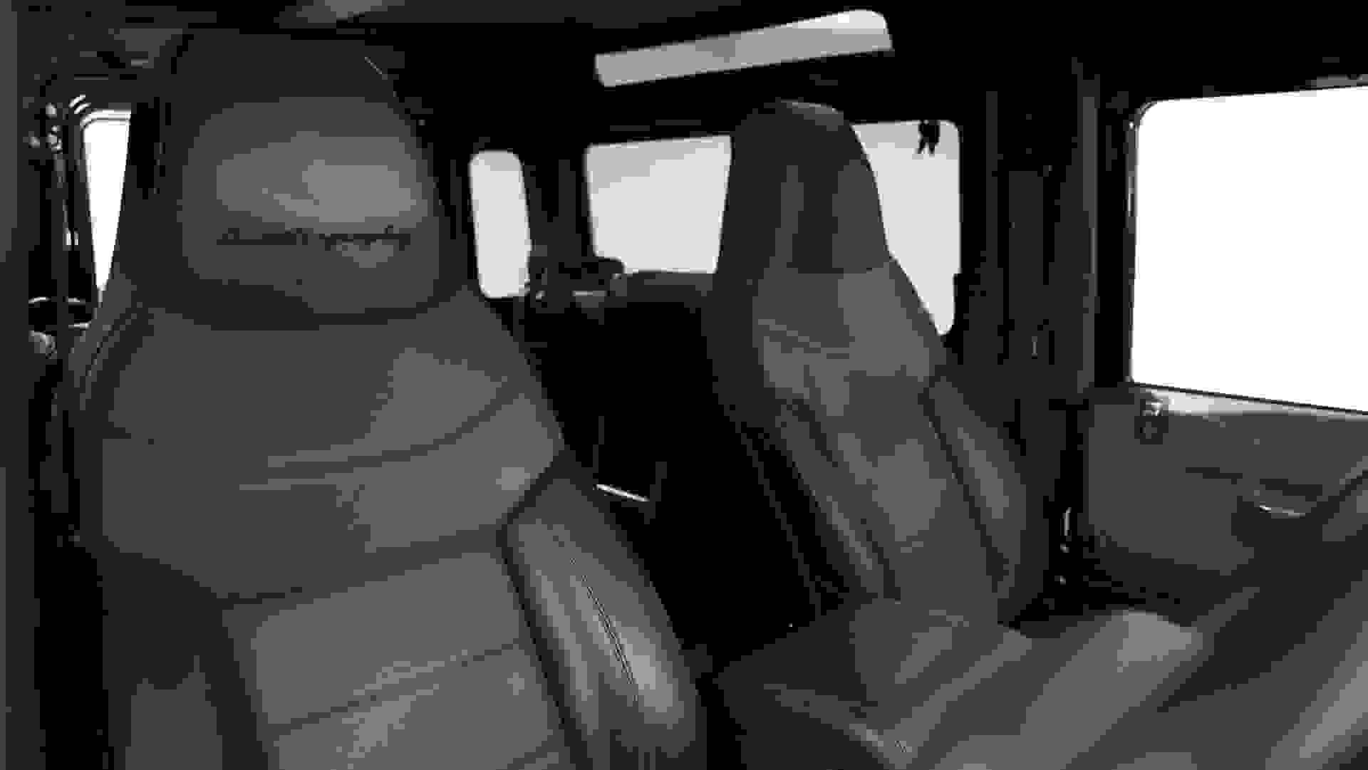 Land Rover DEFENDER 90 Photo bdf1cbd1-2051-4541-8d02-a44f414f4ddf.jpg