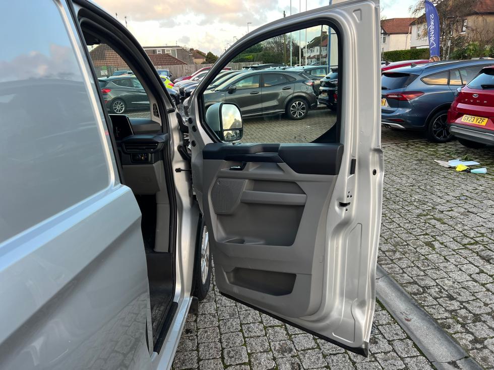 Ford Transit Custom Photo bdf405df-2c7c-409c-824f-fe16cf1ab469.jpeg