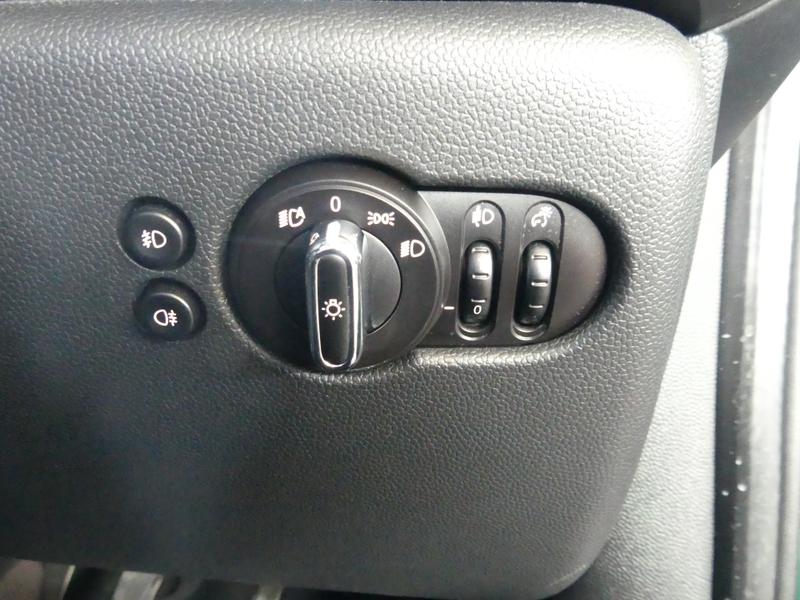 MINI Hatch Photo bdf8bae8-0841-4e12-a41b-0049b82328a0.jpg