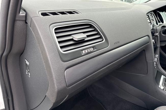 VOLKSWAGEN Golf Photo 40