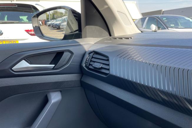 VOLKSWAGEN T-Cross Photo 30