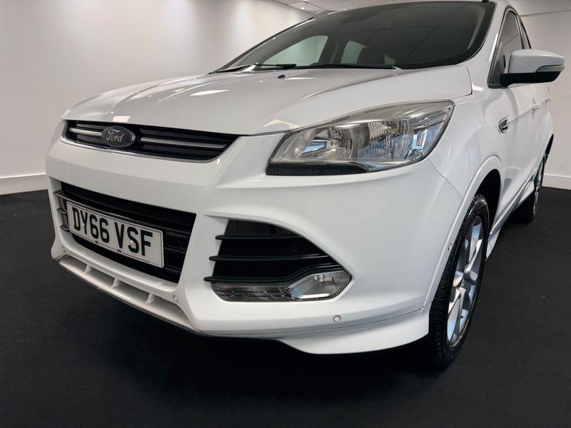 Ford Kuga Photo be175cb8-5ec7-428b-917f-639accc3ee77.jpg