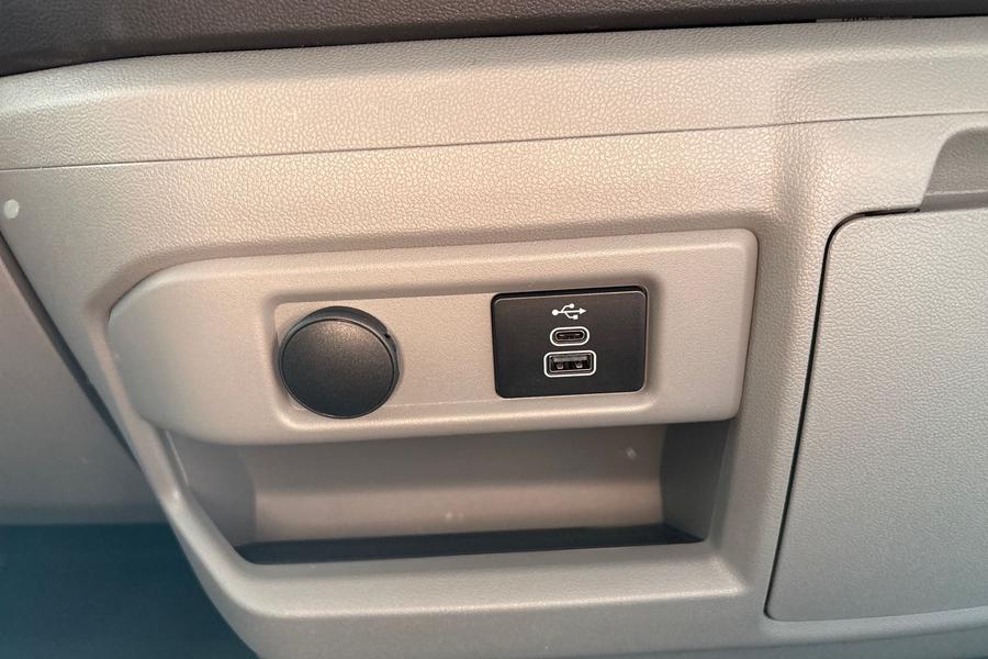 Ford TRANSIT CUSTOM Photo be2dacff-8374-4044-b50a-98a0ae9f7380.jpg