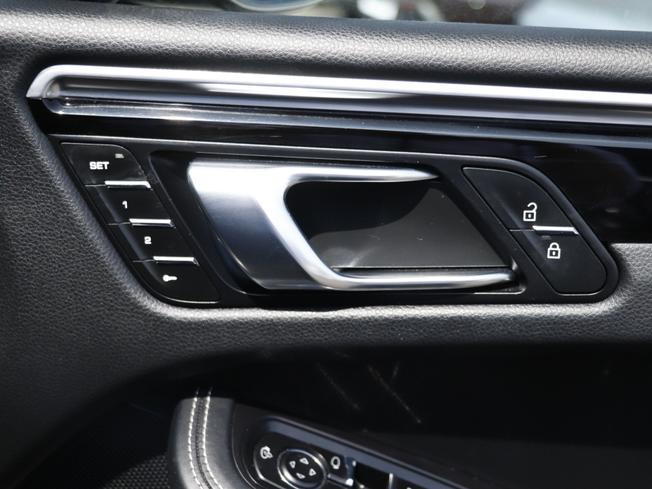 PORSCHE Macan Photo 34