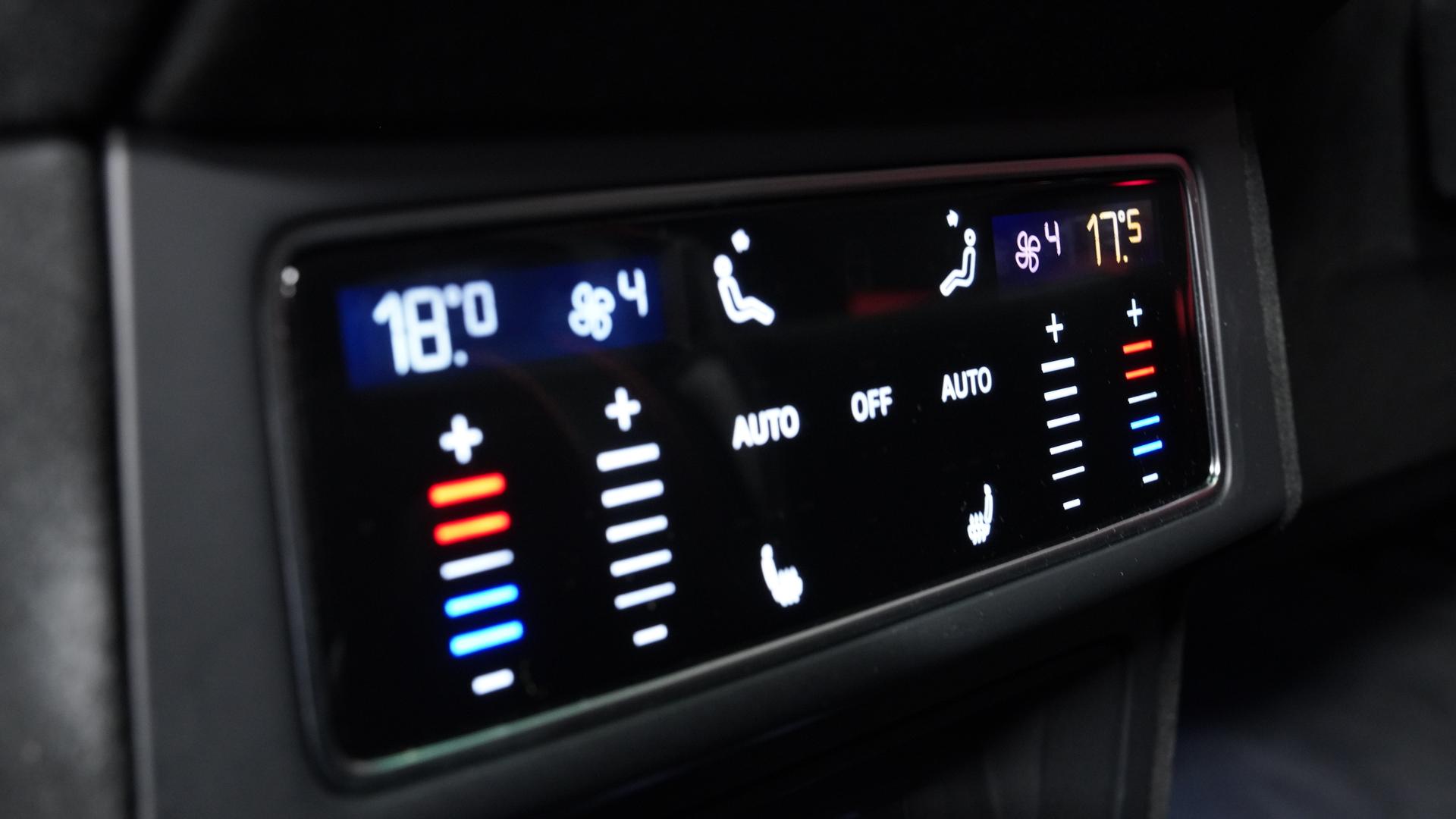 LAMBORGHINI Urus Photo be535d54-8d92-45aa-88a0-c717ef868de5.jpg