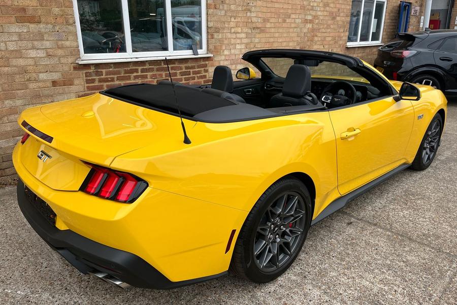 Ford MUSTANG Photo be6d2f3e-7957-45c1-9e70-626b1ea16ed8.jpg