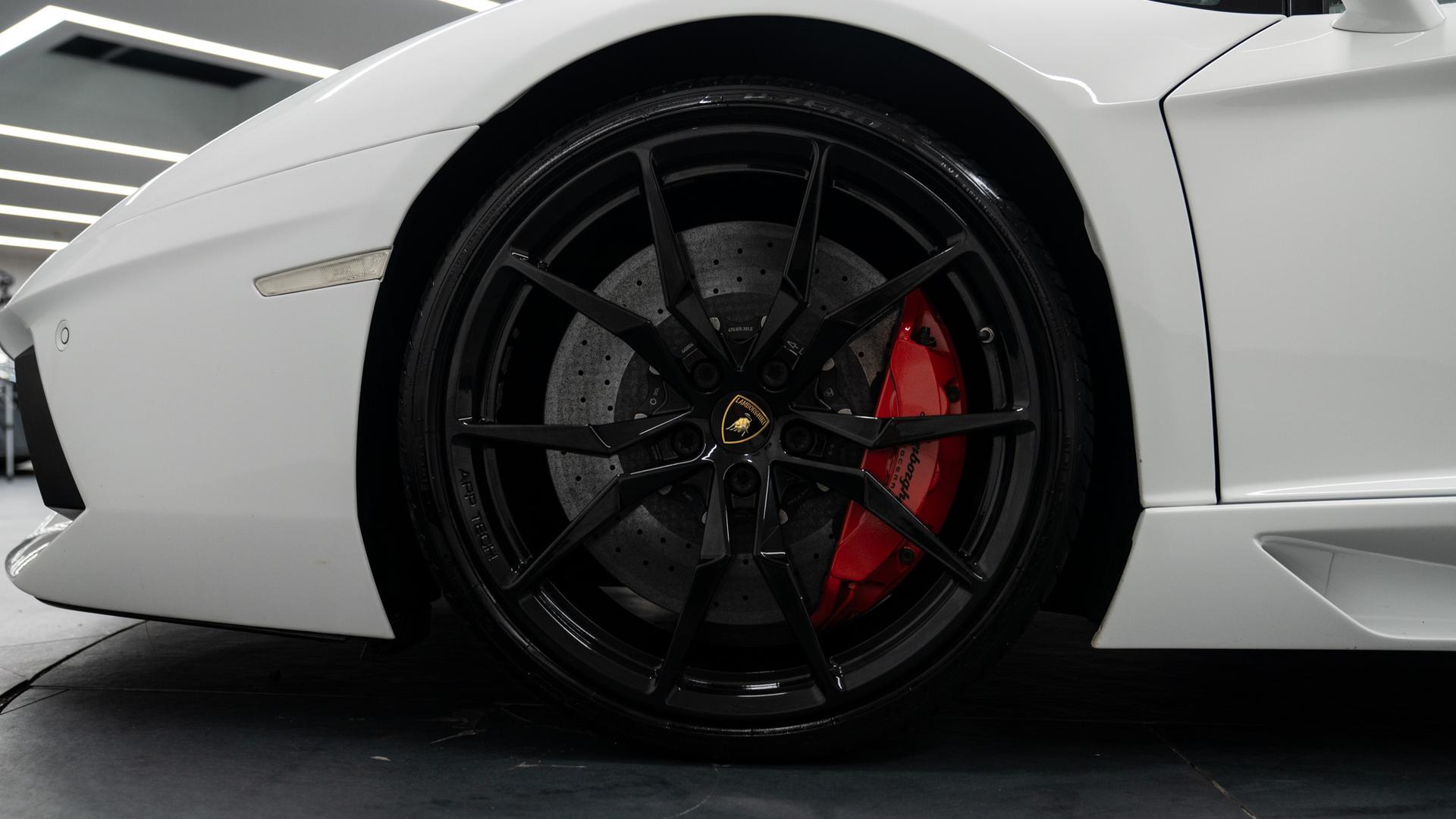 LAMBORGHINI Aventador Photo be71dc68-27b8-4b36-abe6-9bbdc7f63ba5.jpg