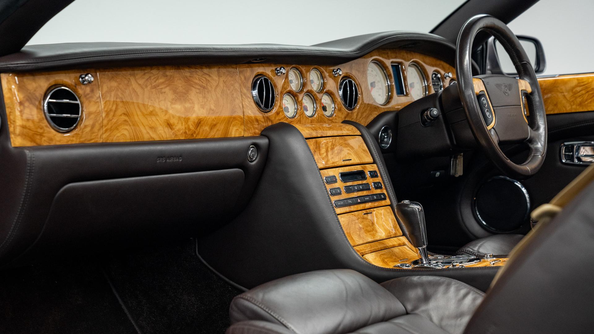 Bentley Azure Photo be735e16-3552-45a3-91ca-ac6a12699273.jpg